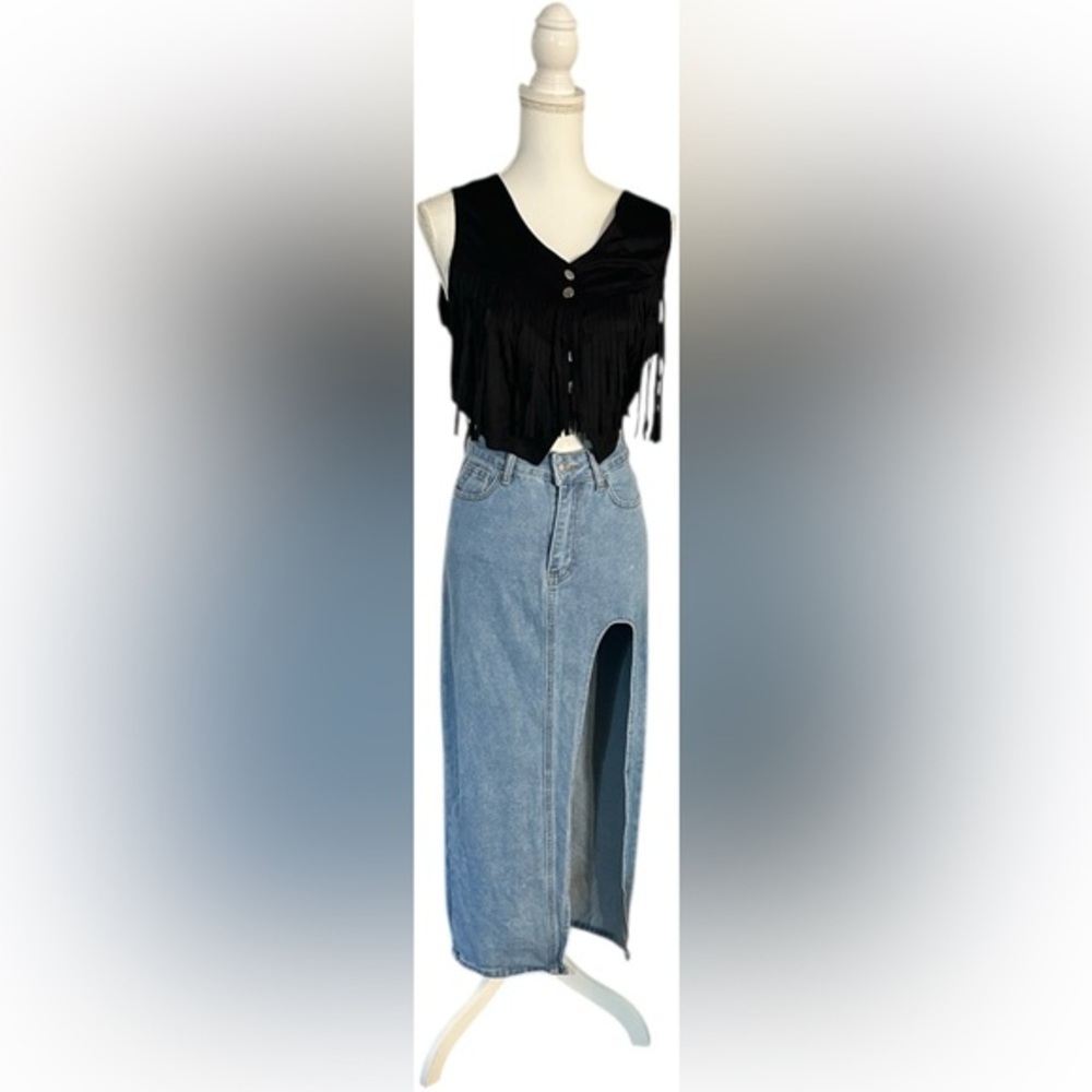 🖤 Chic Front-Slit Denim Skirt